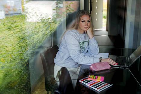 Matilda Siiranen aloitti kauppatieteiden opinnot Vaasan yliopistossa tänä syksynä, mutta on käynyt vain 2–3 päivän jaksoja Vaasassa. Siiranen opiskelee pääasiassa kotonaan Nokialla, kuten keskiviikkona 7. lokakuuta.