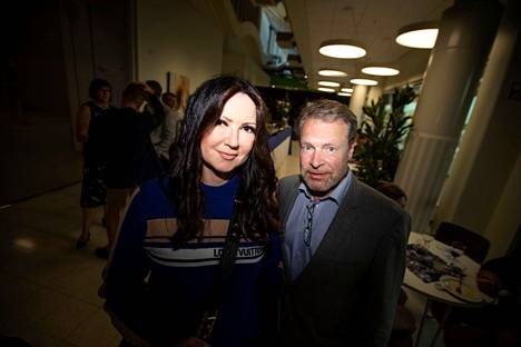 Ilkka Kanerva osallistui puolisonsa Elina Kiikon kanssa Porin kaupungin juhlavastaanotolle Suomi-Areenan yhteydessä kesällä 2019. Kanerva laski tuolloin osallistuneensa Suomi-Areenaan ”ainakin kymmenen kertaa.”