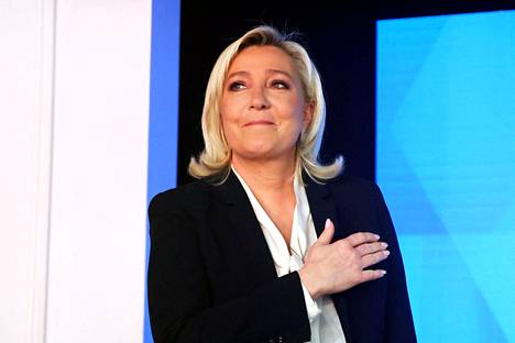 Äärioikeiston Marine Le Pen nousi lavalle puhumaan kannattajilleen sen jälkeen, kun ensimmäiset ennusteet vaalituloksesta oli julkaistu. 