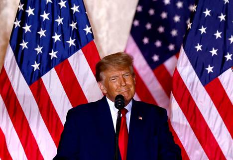 Yhdysvaltain entinen presidentti Donald Trumpin verotietoja on tarkoitus julkaista perjantaina. Trump kuvattuna kesken puheen Mar-a-Lago Clubissa Floridan Palm Beachilla marraskuun 15. päivä. 