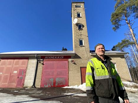 Arto Mäkelä on toiminut Jaaran kyläseuran puheenjohtaja vuoden alusta. Nyt seura on päättänyt laittaa myyntiin nostalgiaa huokuvan Kiikoisten vanhan paloaseman.