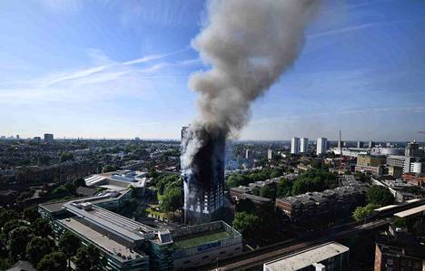 Lontoon Kensingtonin 24-kerroksisen tornitalopalon syytä ei vielä tiedetä. Suurpalossa on kuollut ja loukkaantunut lukuisia ihmisiä.
