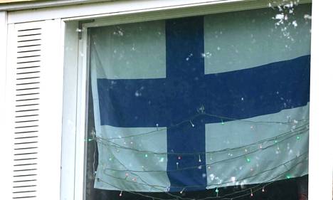 Suomen lippua ei saa ripustaa ikkunaan - Uutiset - Aamulehti