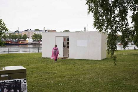 Porin kulttuurisäädön näyttely Totuus Suomesta sijaitsee Porin sillan kupeessa Pohjoisrannassa. Sadan taiteilijan A4-kokoiset teokset avaavat polkuja Suomen nykytilaan turhautuneille.