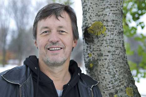 Exitin keulahahmo Pekka Simojoki on kirjoittanut noin 700 hengellistä laulua ja virttä.