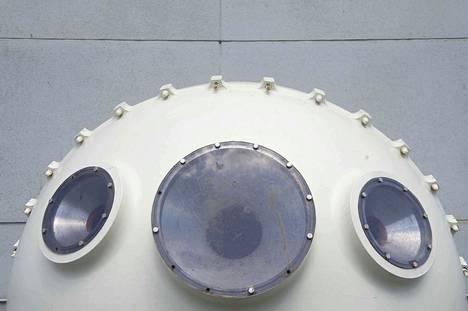 Sukelluspallo tuli kotiin Lokomon valimolle pari vuotta sitten. Se on yksi kolmesta sukelluspallosta, jotka valmistettiin Lokomolla 1980-luvulla. Kaksi muuta meni Neuvostoliittoon osana Mir-sukellusaluksia.