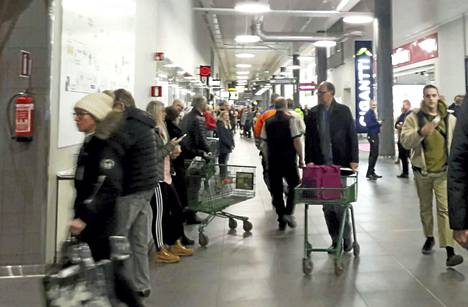 Kalevan Prismassa oli palohälytys perjantaina - asiakkaita ei evakuoitu -  Tampere - Aamulehti