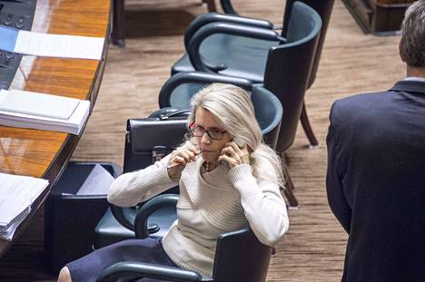 Päivi Räsänen odotti istuntosalissa omaa puheenvuoroaan, kun hänet hälytettiin katsomaan huonossa kunnossa olevaa henkilöä eduskunnassa.