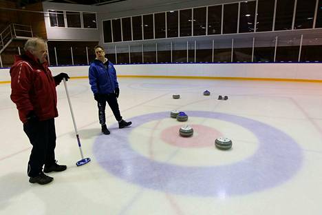 Länkipohjassa voi pelata curlingia kahdella radalla - Urheilu - Jämsän Seutu