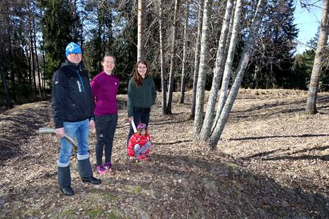 Linnamaan kylänväki elvyttää keskiaikaisen linnamäen elämää - Satakunta -  Satakunnan Kansa