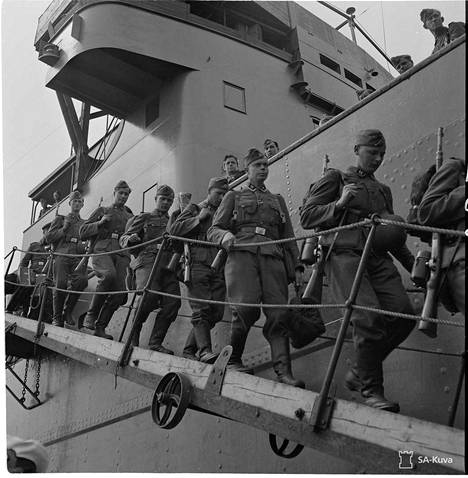 Suomalaiset SS-miehet vannoivat sotilasvalansa Hitlerille, mutta Lapin  sodassa osa taisteli saksalaisia vastaan - Kotimaa - Satakunnan Kansa