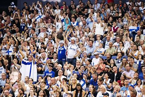 Maanantain yleisömäärä 12 183 jäi vain 144 katsojalla Suomen miesten maajoukkueen yleisöennätyksestä. Ennätys 12 327 syntyi viime vuoden EM-kotikisoissa Kreikkaa vastaan.