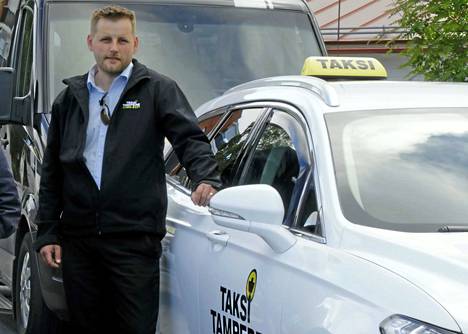 Nokian Taksiautoilijoiden puheenjohtajan, Aki Kansanahon mielestä vielä on liian varhaista arvioida, miten uusi liikennepalvelulaki lopulta vaikuttaa taksialaan.