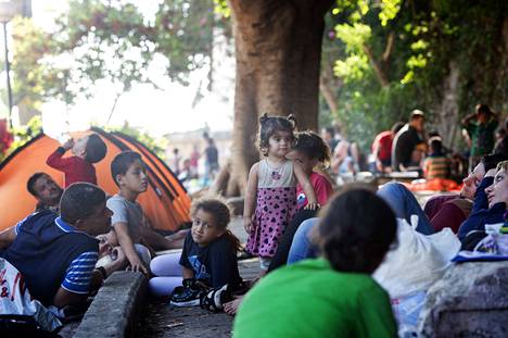 Kreikka on ottanut vastaan isoja määriä pakolaisia. Nyt Euroopan unioni kaavailee vastaanottopisteiden luomista Euroopan rajojen ulkopuolelle yhdessä UNHCR:n kanssa.