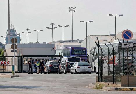 Valencian lentoasemalle saapuneen bussin kyydissä oli kesäkuussa Italian hampaisiin joutuneen Aquarius-pelastusaluksen matkustajia. Kansainvälinen siirtolaisjärjestö IOM lennätti 78 siirtolaista Espanjasta Ranskaan.