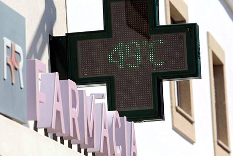 Keski-Portugalissa Castelo Brancon kaupungissa lämpömittari 49 astetta 1. elokuuta. Meri- ja ilmastoinstituutti IPMA varoittaa kansalaisia, että lämpötilat ovat viikonloppunakin selvästi normaalia korkeampia.