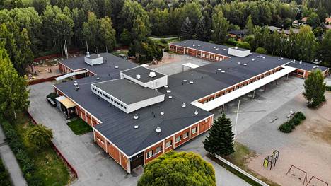 Eräs Aamulehden lukija ihmetteli suunnitelmia Annalan koulun lakkauttamiseksi. Annalan koulua on esitetty lakkautettavaksi sen jälkeen, kun Kaukajärven koulu on korjattu ja laajennettu.