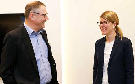 RMC:n toimitusjohtajalla Jyrki Heinimaalla ja Rauman kauppakamarin toimitusjohtajalla Riikka Piispalla on syytä hymyyn.