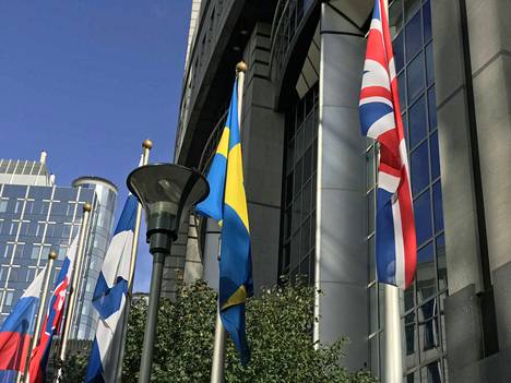 Britannian lippu on poistumassa maaliskuussa EU-maiden lippurivistöstä.
