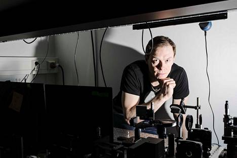 TTY: Arri Priimägin laboratoriossa mikrorobotit tottelevat valoa - Tiede ja  teknologia - Aamulehti