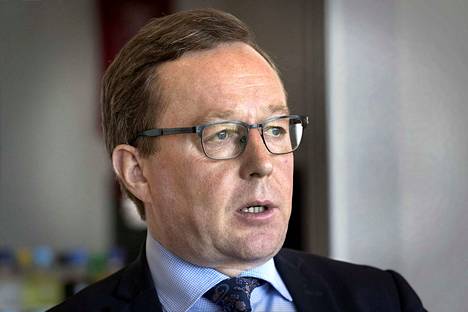Elinkeinoministeri Mika Lintilä (kesk.) on huolissaan EU:n kemikaaliviraston aikeista tiukentaa koboltin vaarallisuusluokitusta eli CLP-luokitusta.