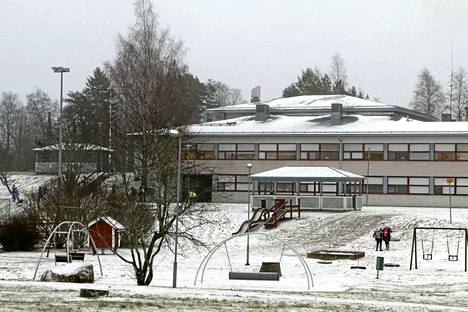 Jämijärven uuden koulukeskuksen suunnittelu alkaa ensi vuonna. Kuvassa oleva keskuskoulu tulee lähivuosina käyttöiältään tiensä päähän.
