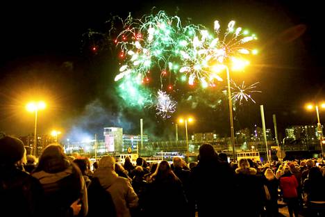 Uudenvuodenilotulitus on houkutellut joka vuosi paljon väkeä Ratinan suvannon rannoille. Tänä vuonna Timantteja taivaalle 2019 -tapahtuma on maanantaina 31. joulukuuta 2018 kello 21.50 ja ilotulitus alkaa kello 22.