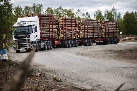 Suomen teille voi tulla jopa 34,5 metriä pitkiä rekkoja –  ajoneuvoyhdistelmät saavat ajoluvan vajaan kahden viikon kuluttua - Uutiset  - Aamulehti