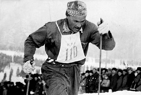 Veikko Hakulinen kuvattuna vuonna 1958.