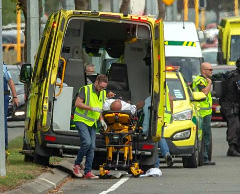 Ainakin 49 ihmistä kuoli ja yli 20 loukkaantui vakavasti Uuden-Seelannin Christchurchissa kahteen moskeijaan tehdyissä terrori-iskuissa.