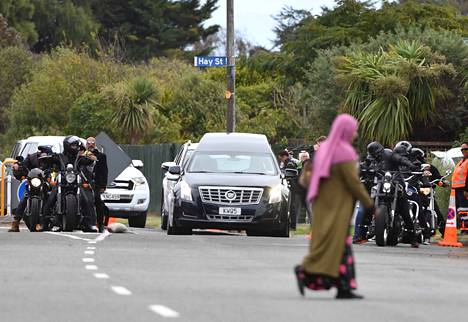 Torstaina Christchurchissa pidettiin 12. hautajaiset viime viikon perjantain terrori-iskun uhreille.