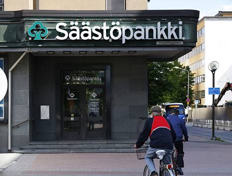 Porin kauppatorin kulmalla sijaitsevan Aito Säästöpankin Porin konttorin kassa muuttuu 11. heinäkuuta infopisteeksi. Jatkossa ei pankissa enää käsitellä käteistä rahaa. 