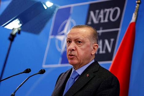 Edes itsevaltainen Turkin presidentti Recep Tayyip Erdoğan ei halua, että Turkki eroaa Natosta, sanoo tutkija Toni Alaranta.