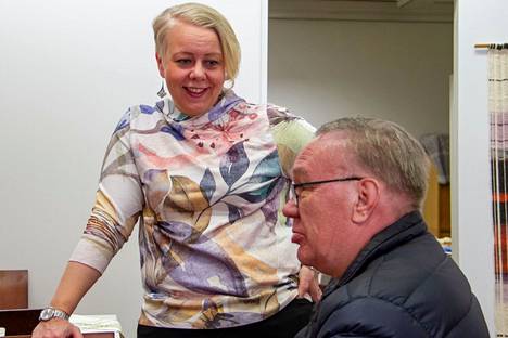 Lähes viisi vuosikymmentä politiikassa mukana ollut karvialainen Voitto Raita-aho (sd.) vieraili Heidi Viljasen (sd.) kakkukahveilla keskiviikkona. 