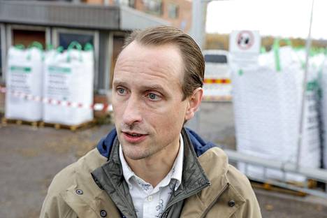 Biohiiliyritys Carbofexin toimitusjohtaja Sampo Tukiainen kuvattuna yrityksen tuotantolaitoksella Hiedanrannassa vuonna 2018. 