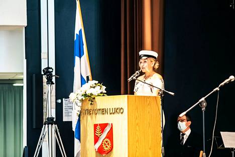 Vuonna 2021 uuden ylioppilaan puheen Tietotien lukiolla piti Heta Räisänen. 