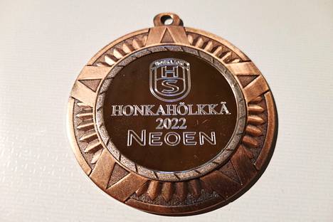 Tämän vuoden Honkahölkässä jaettiin osallistujille kaikkiaan 463 mitalia. Nopeinta vauhtia pitkällä matkalla piti Lassi Hopeasalo.