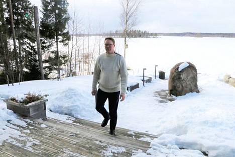 Karvianjärvi ja luonnonläheisyys ovat tehneet vaikutuksen Jari Lepistöön. Myös perheen ekaluokkalainen tytär on saanut kokea, mitä kaikkea jänskää oppii lähellä asuvan mummun luontokoulussa.