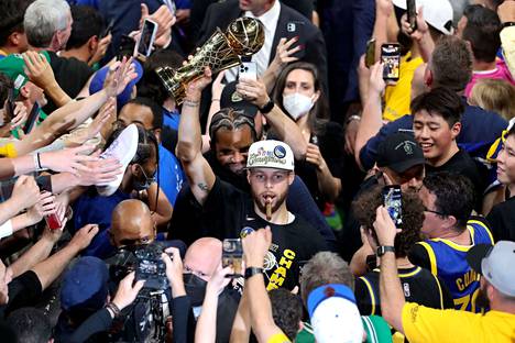 Golden State Warriors pääsi juhlimaan NBA:n mestaruutta.