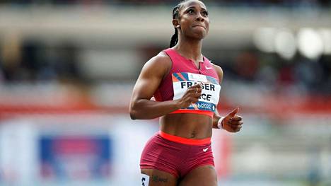 Jamaikan Shelly-Ann Fraser-Pryce oli ylivoimainen sadalla metrillä.