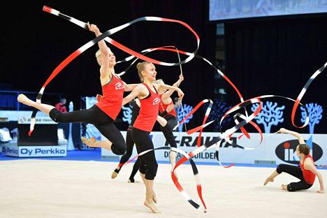 Suomalaisvoimistelijat tanssittavat viittä nauhaa kohti Rion kisoja -  Urheilu - Aamulehti