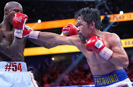 Manny Pacquiao (oik.) on nyrkkeilynsä nyrkkeillyt.