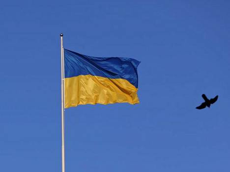 Ukrainan Suomen-suurlähetystö on pyytänyt Suomen kuntia osoittamaan julkisesti tukeaan Ukrainalle Venäjän hyökkäyksen alkamisen vuosipäivänä, eli 24. helmikuuta perjantaina. 