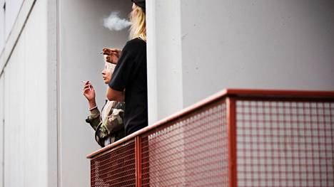 Keuruun kaupunki on määrännyt tupakointikiellon omistamansa vuokra-asuntokerrostalon parvekkeille.