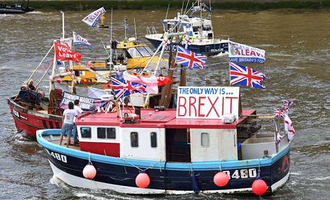 Kampanjat kuumenevat Britanniassa kun kansanäänestys maan EU-ratkaisusta lähenee. Keskiviikkona Lontoon Thamesilla seilattiin kummankin vaihtoehdon puolesta.