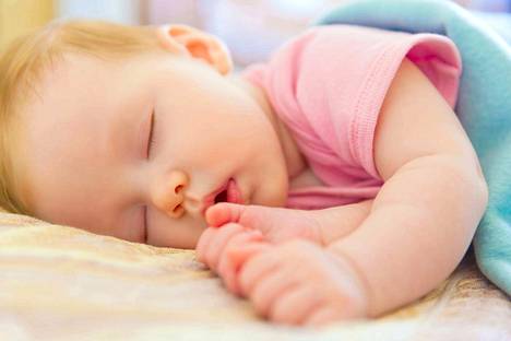 Näin yöllä hulinoivan vauvan voi auttaa unimaisteriksi - Kotimaa - Aamulehti