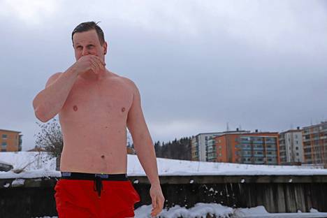 Talviuimari Ville Laine käy uimassa muun muassa Nokianvirrassa sekä Halkoniemen avannolla.