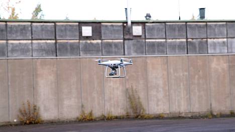 Uuden dronelain myötä suurin sallittu lentokorkeus laskee avoimessa luokassa 150 metristä 120 metriin.