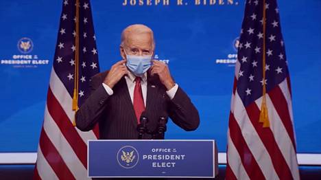 Joe Biden on käyttänyt säännöllisesti kasvomaskia, kun hän on esiintynyt julkisuudessa.
