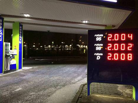 Polttoaine oli Nesteellä yli 2 euroa litralta: ”Sain kunnian tankata ehkä  Suomen kalleinta dieseliä” - Kotimaa - Aamulehti